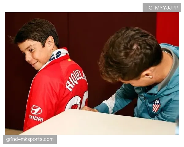 塞维利亚球迷热情助阵，狂热支持彰显球队状态回暖